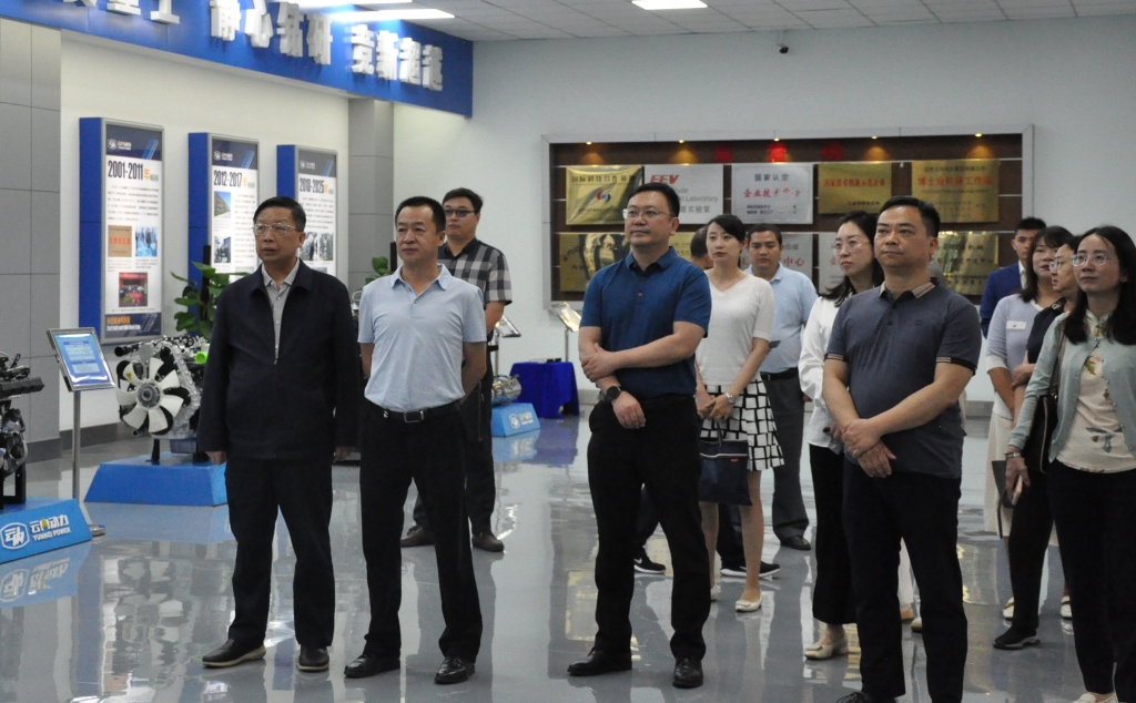 昆明市国资委党组书记王磊一行到云南云内动力集团有限公司开展调研